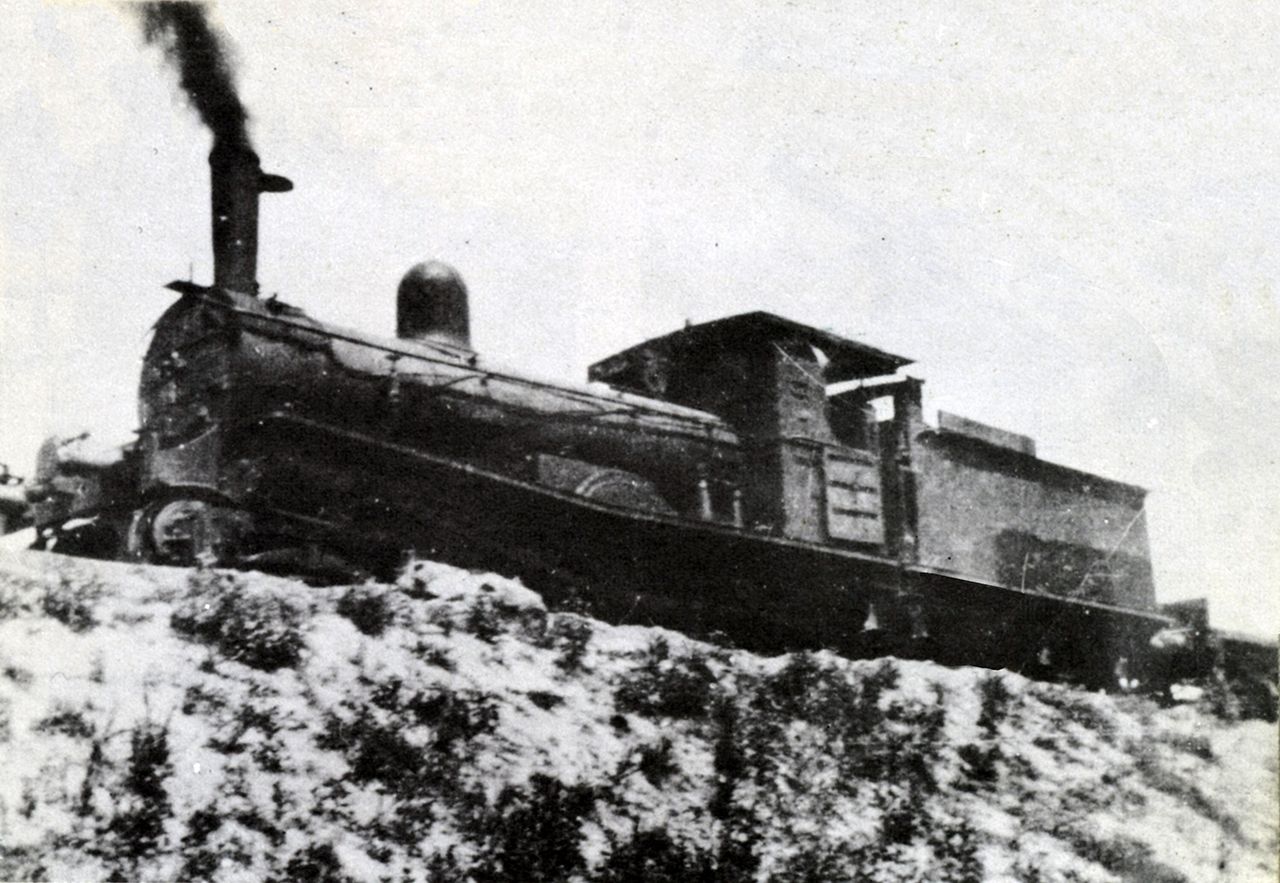 種市まで開通した１９２４年ごろ、八戸線を走る蒸気機関車