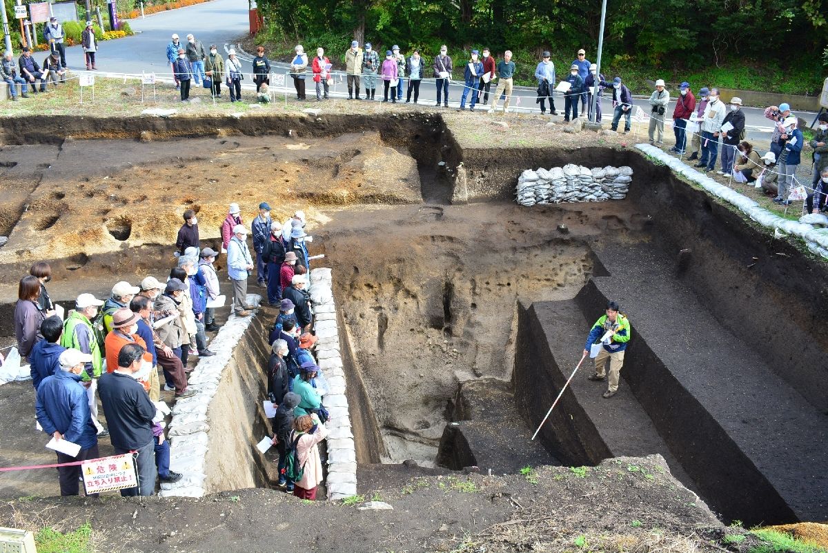 三戸家が戦国時代に拠点とした聖寿寺館跡(南部町)の発掘現場=2023年