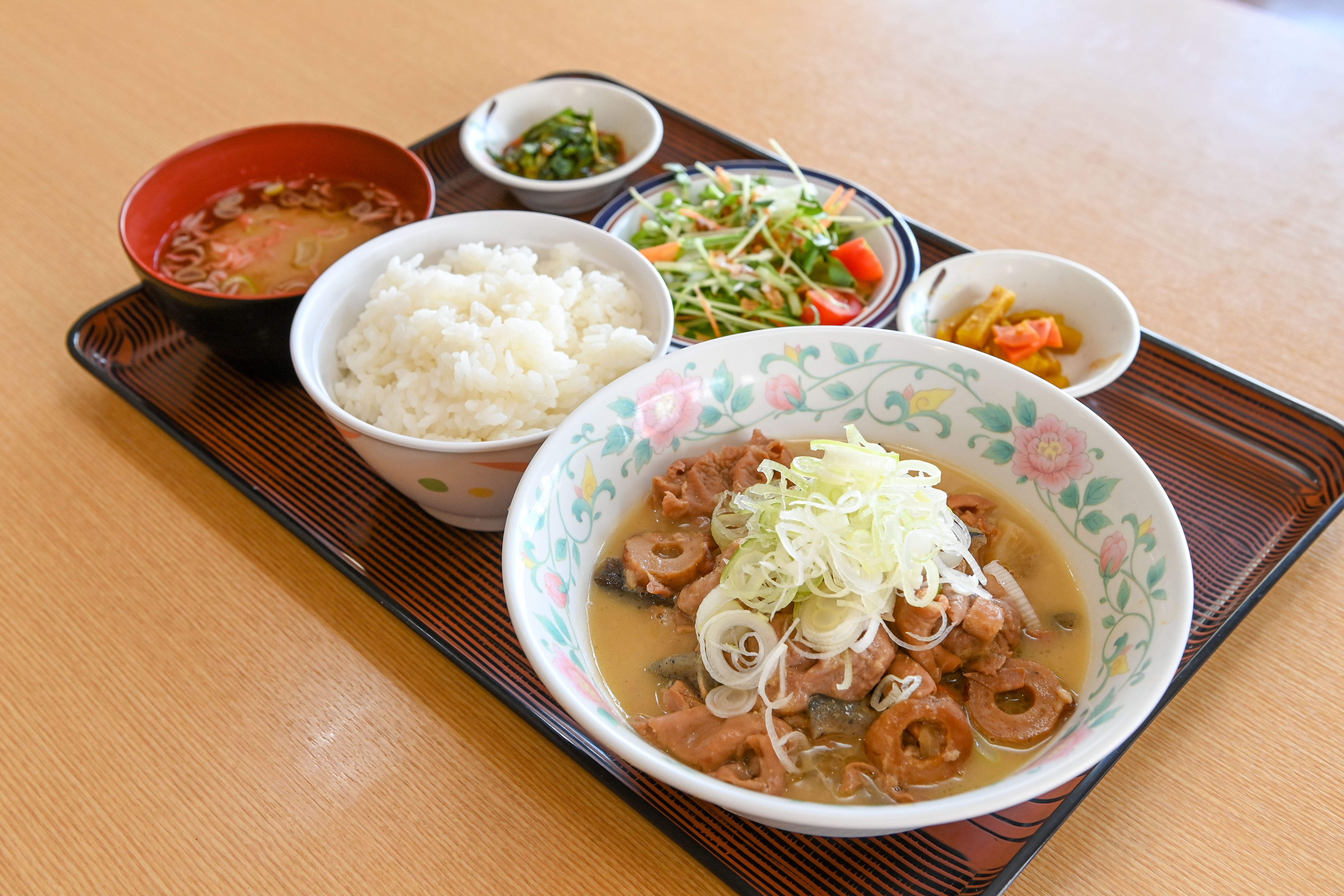 もつもつ食堂　潮