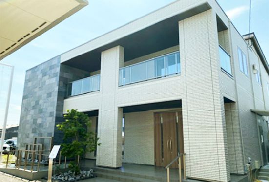 (株)一条工務店　八戸沼館南展示場