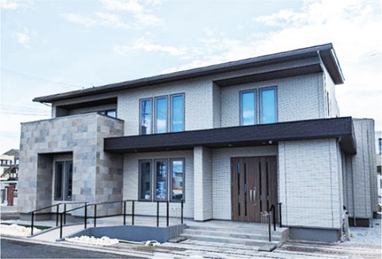 (株)一条工務店　八戸沼館展示場