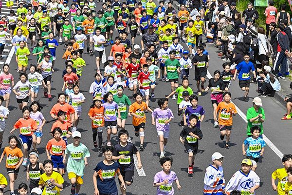 満開になった桜と八戸大橋のコラボ３